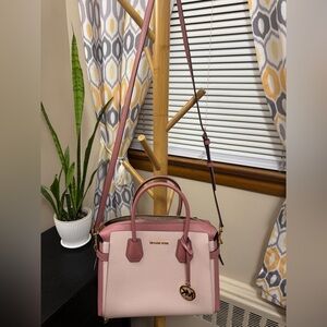 STUNNING MICHAEL KORS Pink Purse/Crossbody 🎀